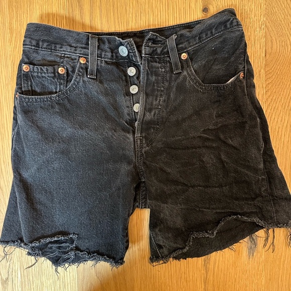 Levi’s 501® Original High Rise Mid-Thigh Women's Shorts - Picture 4 of 7